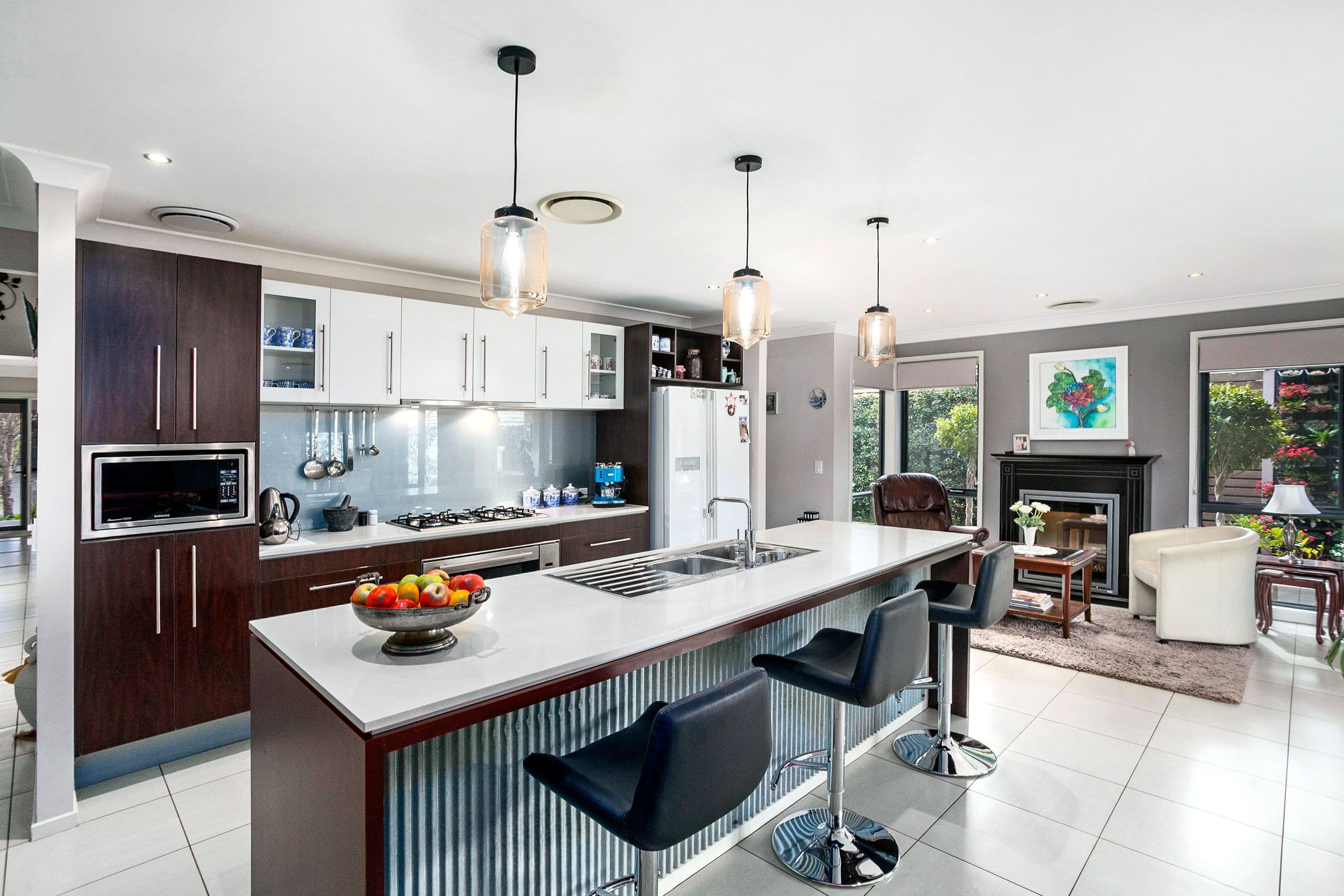 27 Athanlin Avenue, Haywards Bay - Thumbnail 2