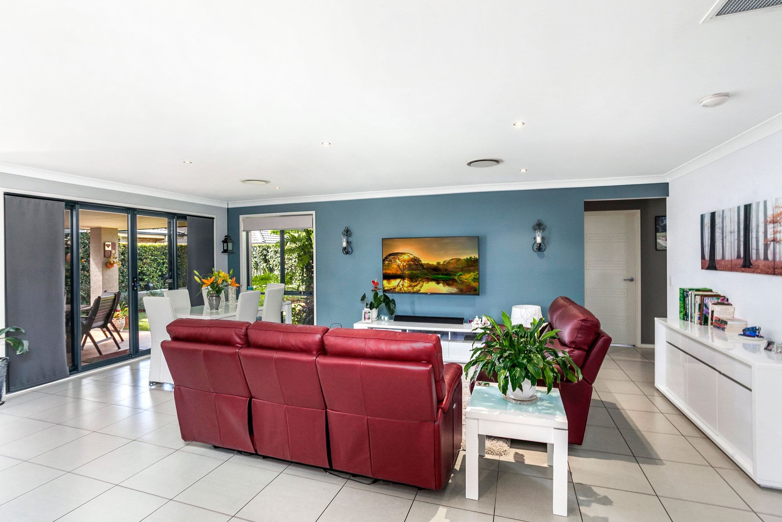 27 Athanlin Avenue, Haywards Bay - Thumbnail 3