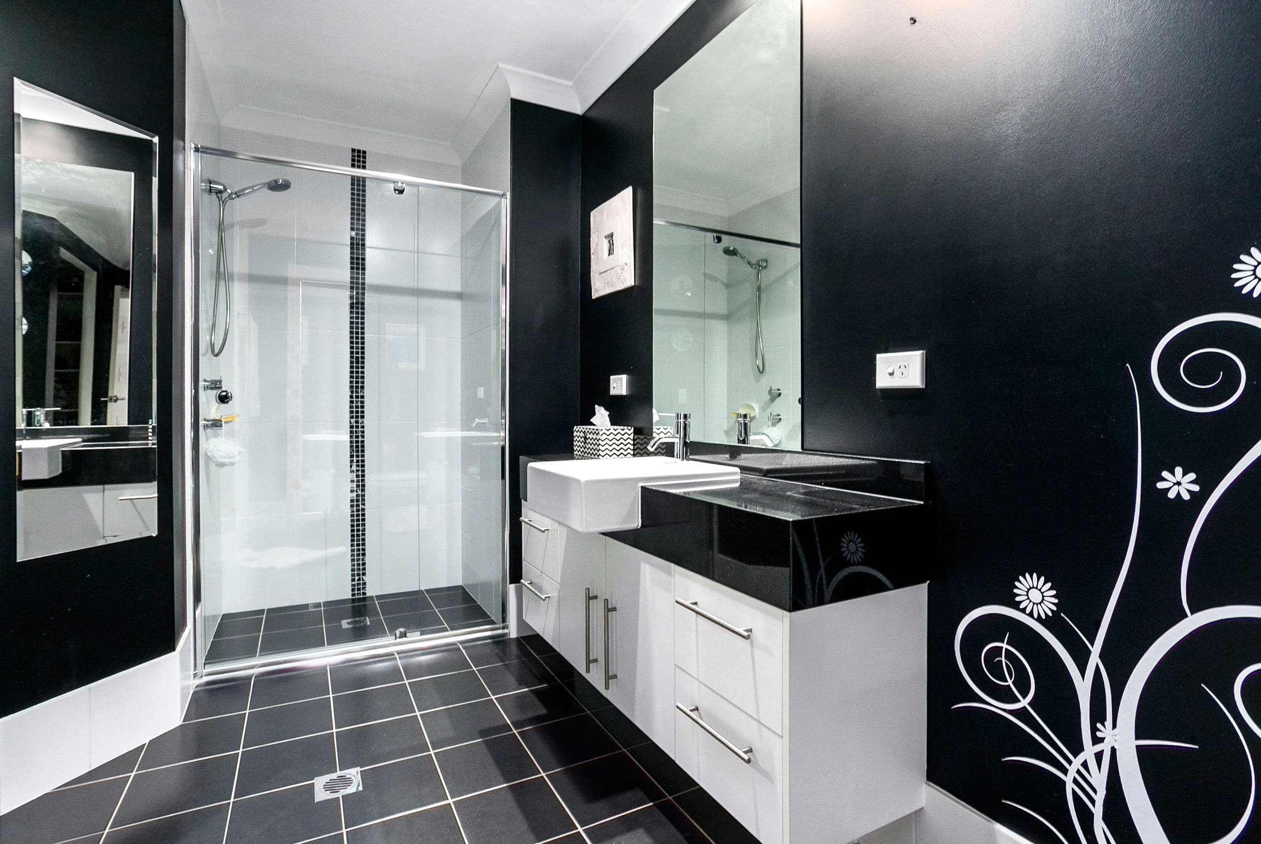 27 Athanlin Avenue, Haywards Bay - Thumbnail 4