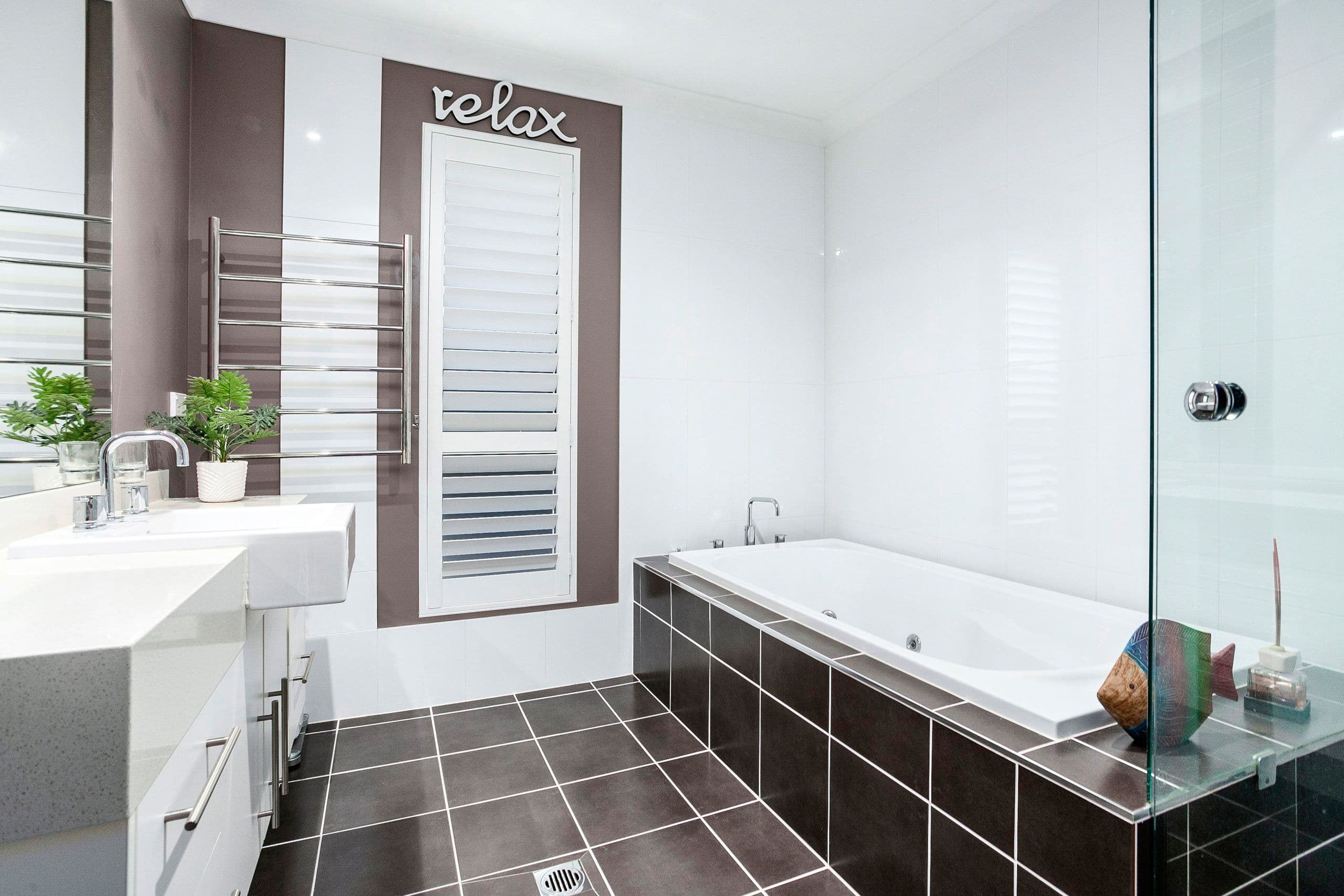 27 Athanlin Avenue, Haywards Bay - Thumbnail 6
