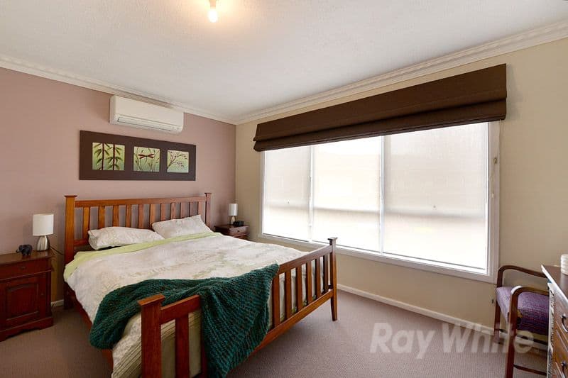 39 Silverton Drive, FERNTREE GULLY VIC 3156, Ferntree Gully - Thumbnail 4
