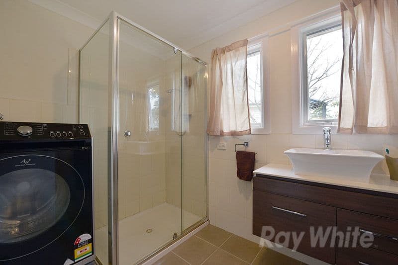 39 Silverton Drive, FERNTREE GULLY VIC 3156, Ferntree Gully - Thumbnail 5
