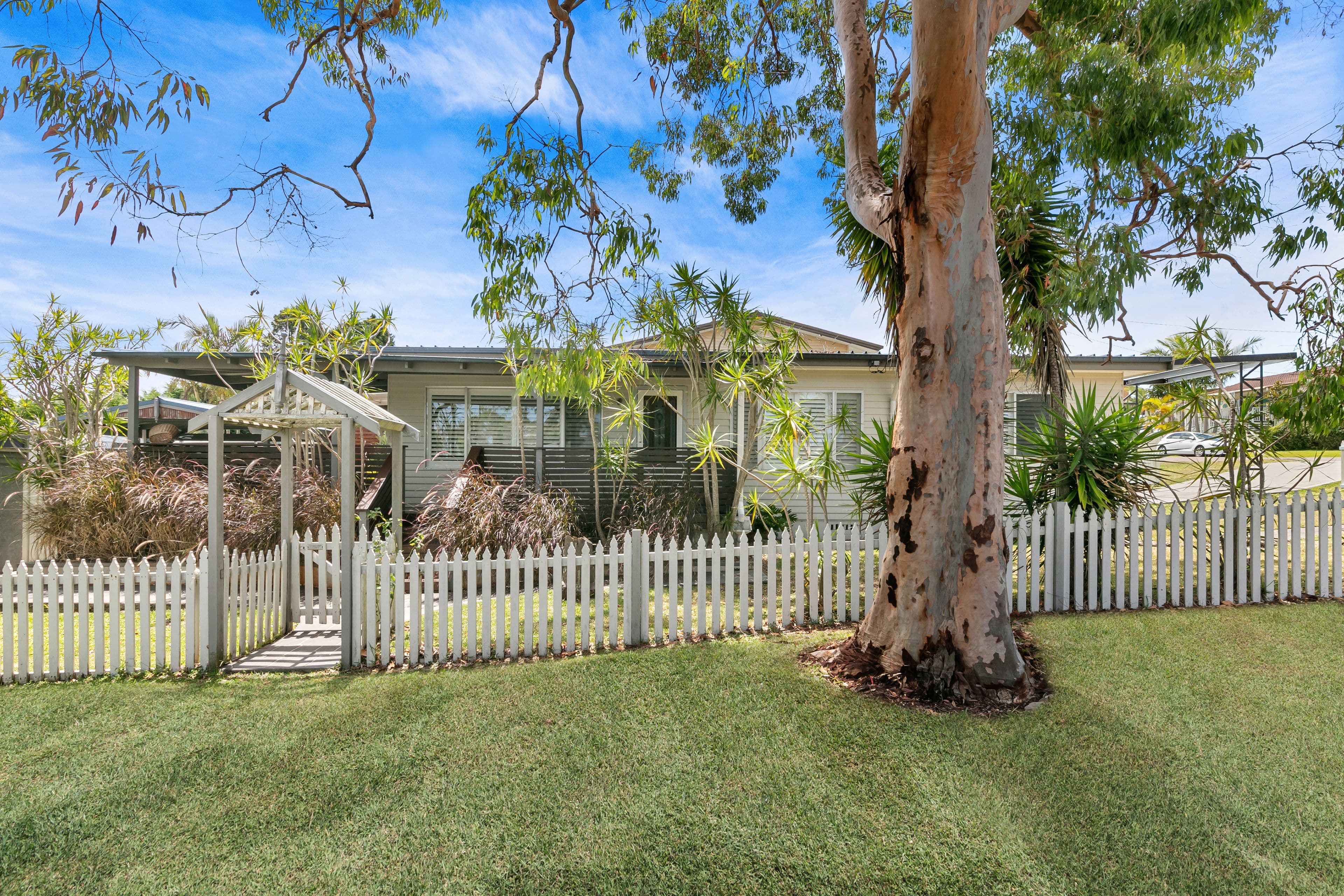 30 Coonanga Avenue, Budgewoi NSW 2262, Budgewoi - Image 1