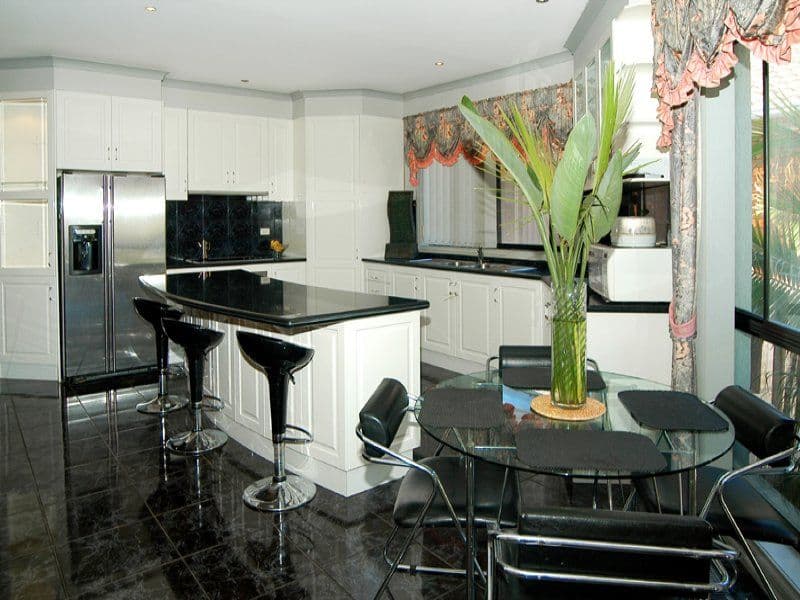 12 Charlotte Road, MILL PARK VIC 3082, Mill Park - Thumbnail 3