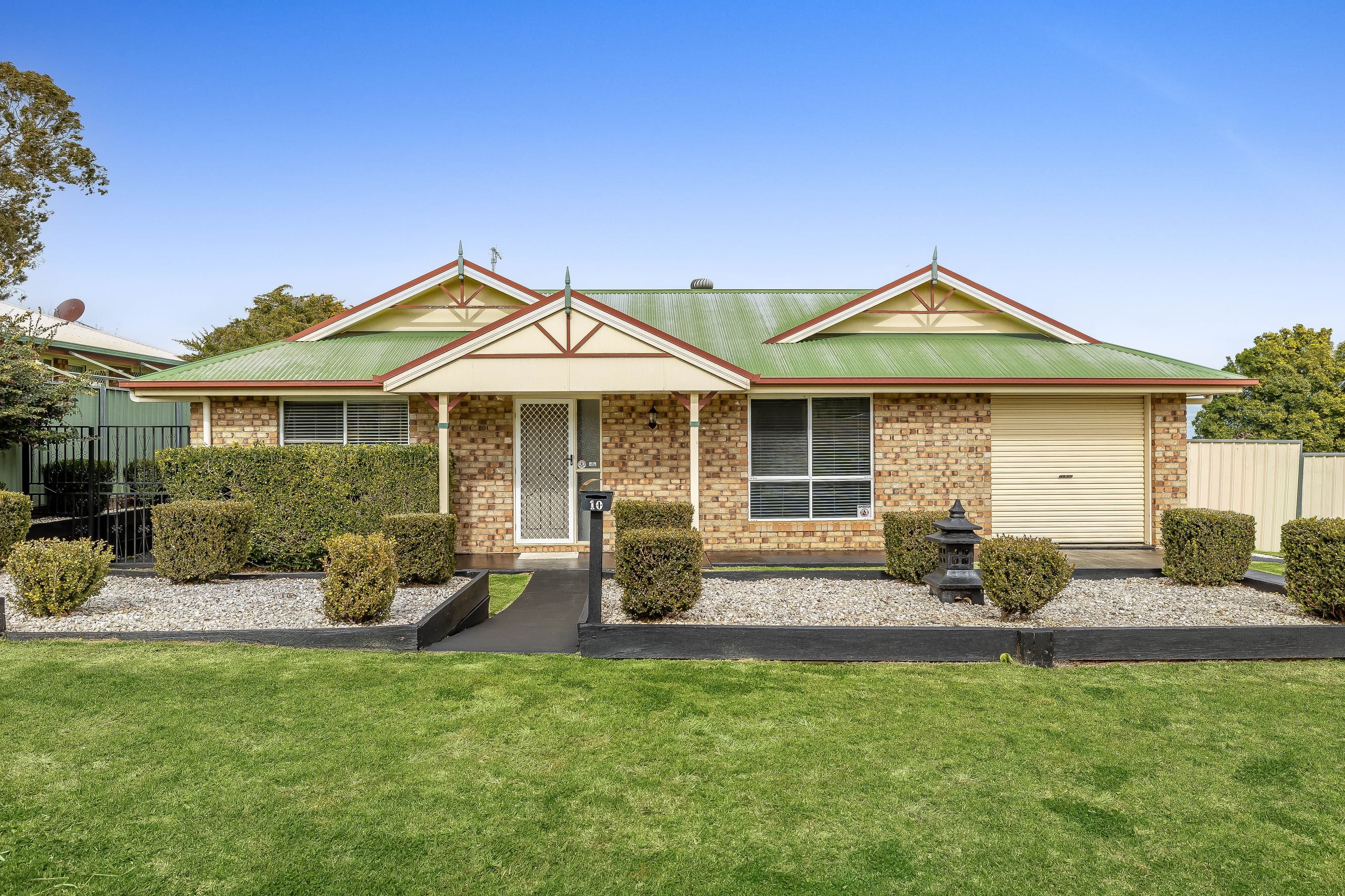 10 Saratoga Close, Wilsonton QLD 4350, Wilsonton - Image 1