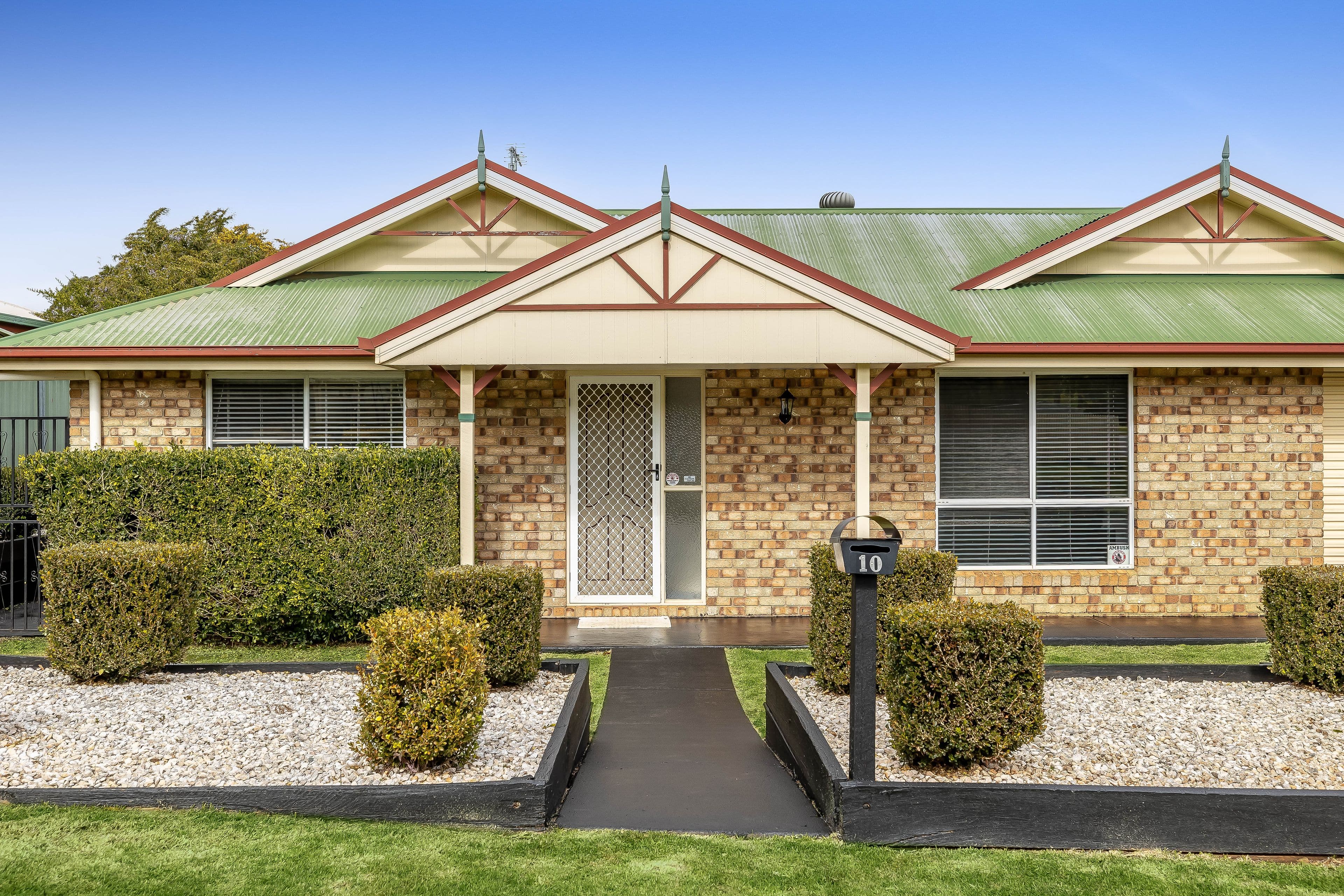 10 Saratoga Close, Wilsonton QLD 4350, Wilsonton - Thumbnail 2