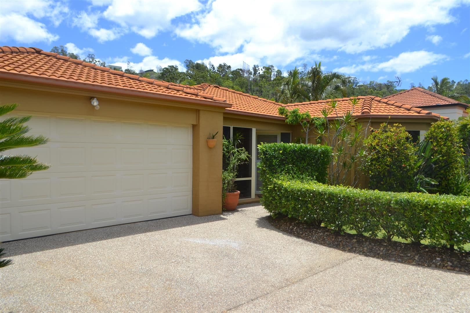 6 Equador Court, PACIFIC PINES QLD 4211, Pacific Pines - Thumbnail 5