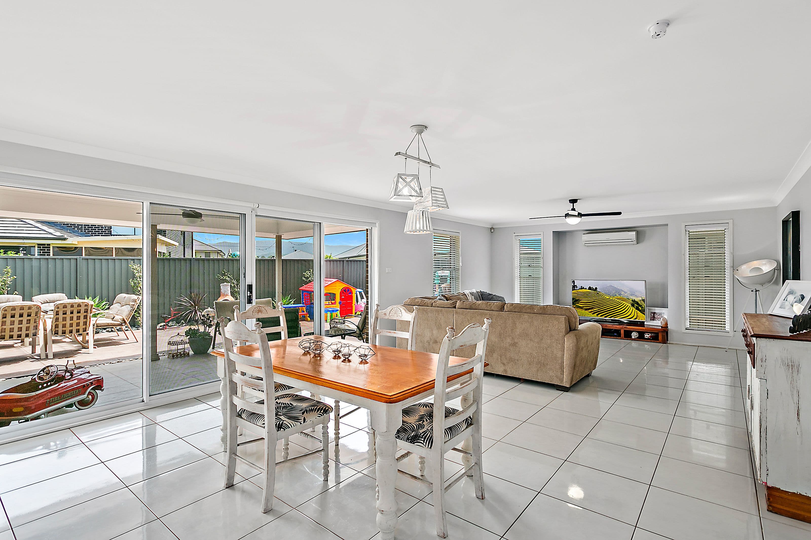 6 Estuary Avenue, Haywards Bay - Thumbnail 4