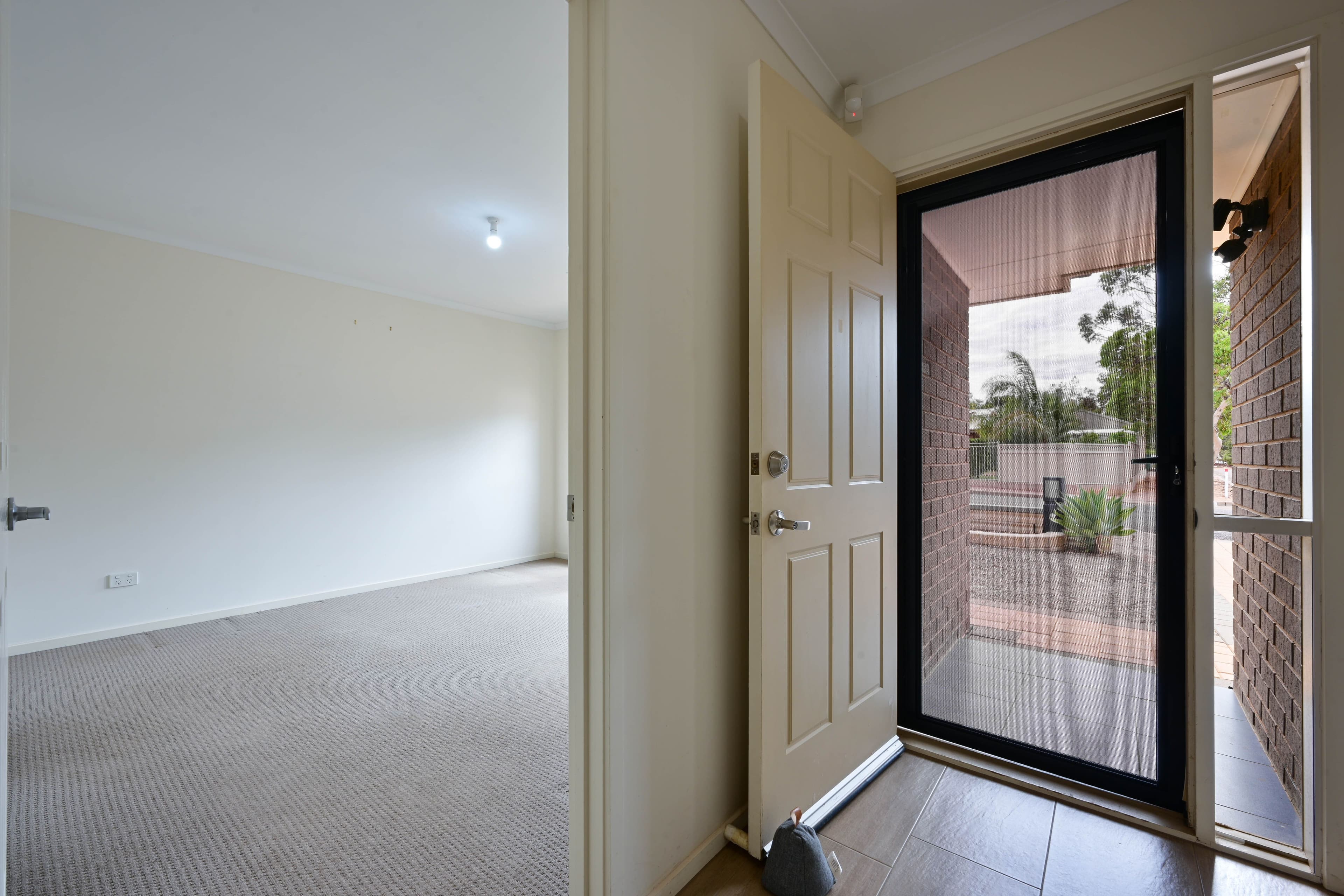 42 Hurcombe Crescent, Port Augusta West SA 5700, Port Augusta West - Thumbnail 3