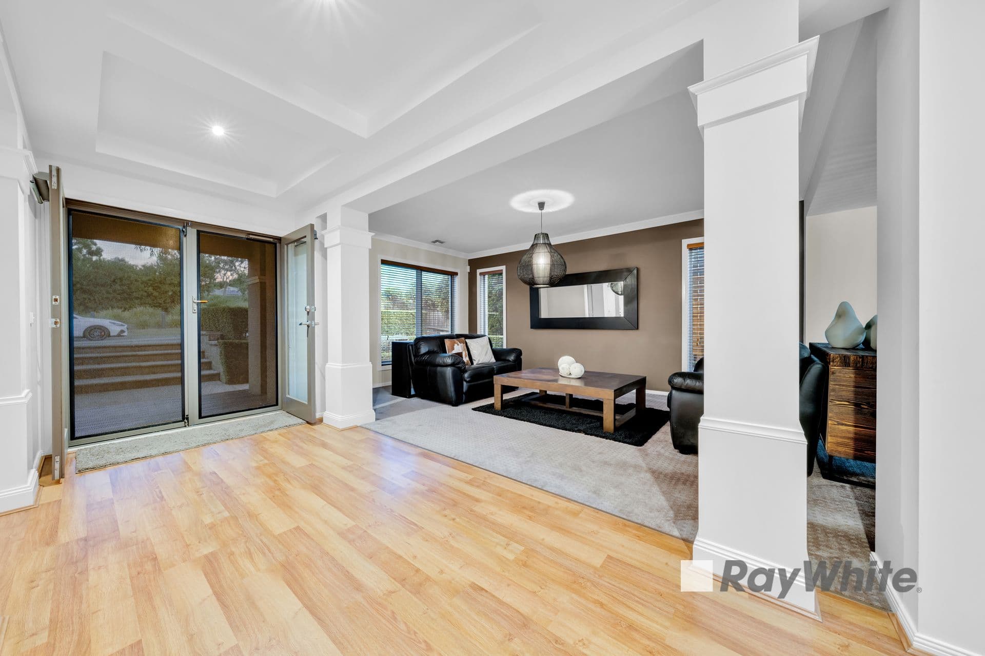 9 Cambridge Drive, Berwick VIC 3806, Berwick - Thumbnail 2