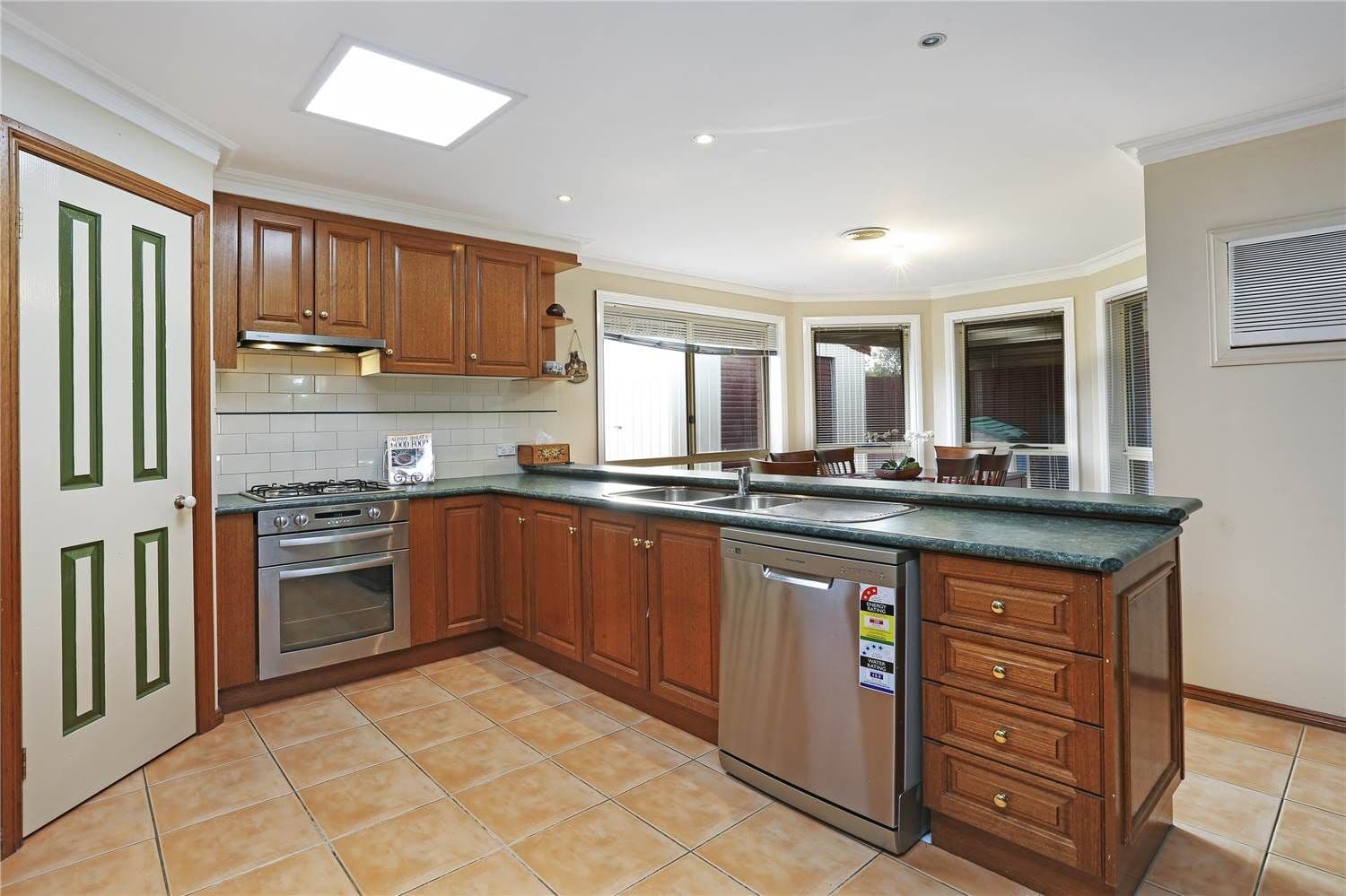 10  Honeyeater Court, LARA VIC 3212, Lara - Thumbnail 2
