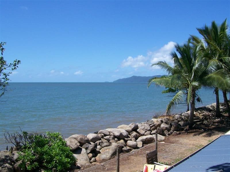 14 Elizabeth St (Esplanade), Flying Fish Point QLD 4860, Flying Fish Point - Thumbnail 2