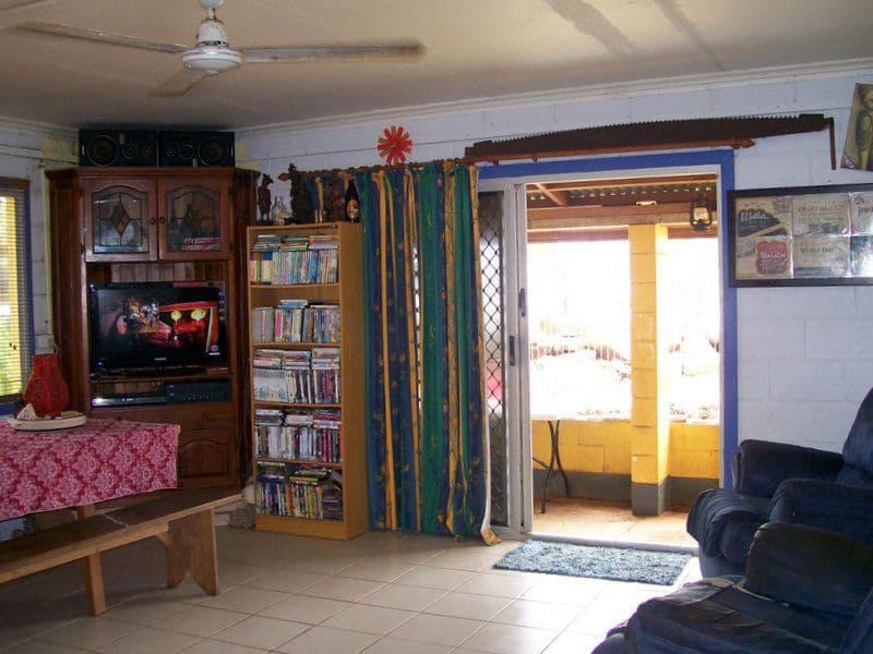 14 Elizabeth St (Esplanade), Flying Fish Point QLD 4860, Flying Fish Point - Thumbnail 4