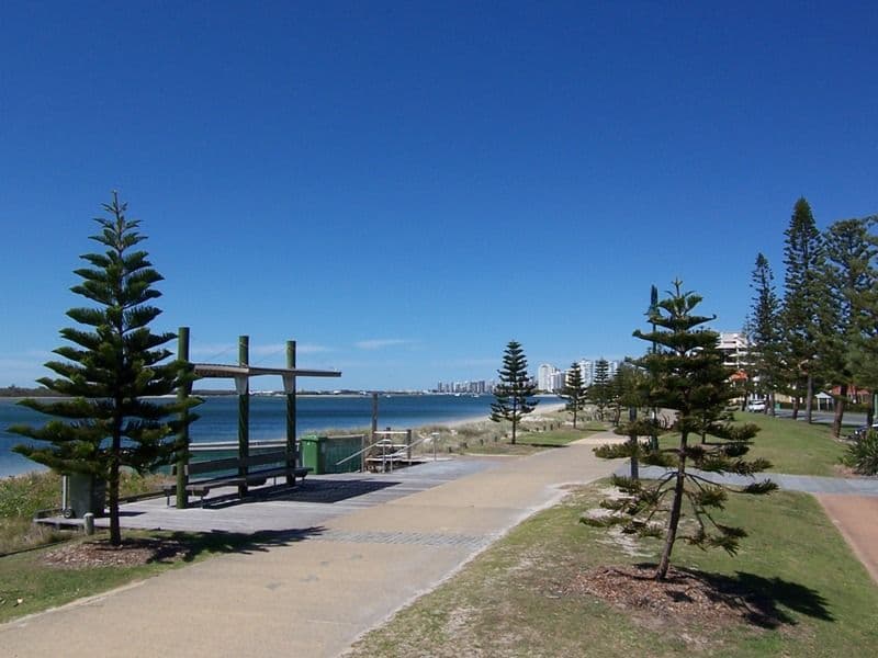 8-10 Burrows Street, BIGGERA WATERS QLD 4216, Biggera Waters - Thumbnail 2