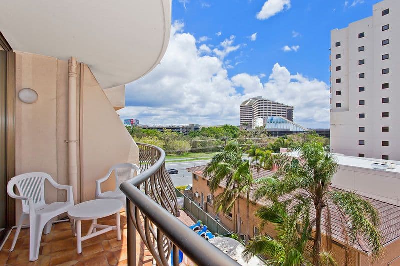 405 'Travel Inn' 40 Surf Parade, BROADBEACH QLD 4218, Broadbeach - Thumbnail 2