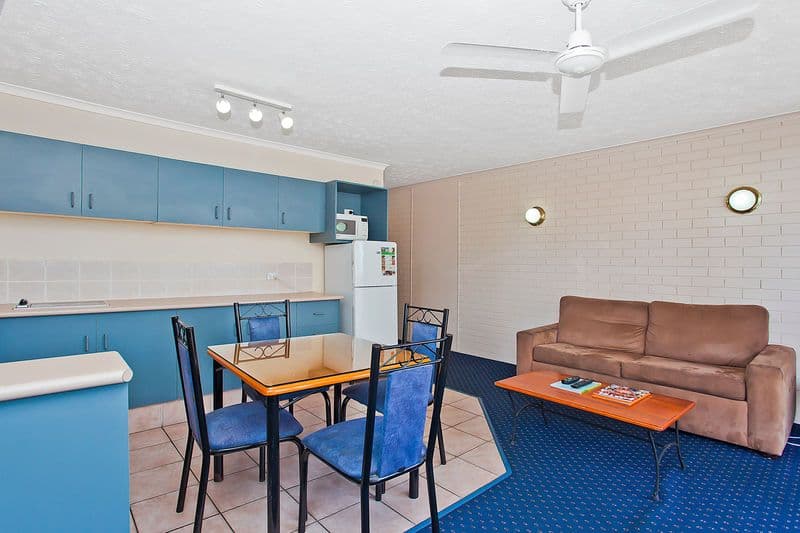 405 'Travel Inn' 40 Surf Parade, BROADBEACH QLD 4218, Broadbeach - Thumbnail 5