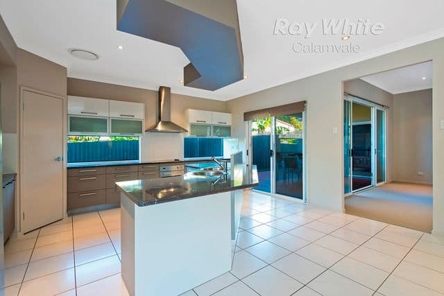 8 Semper Place, CALAMVALE QLD 4116, Calamvale - Thumbnail 2