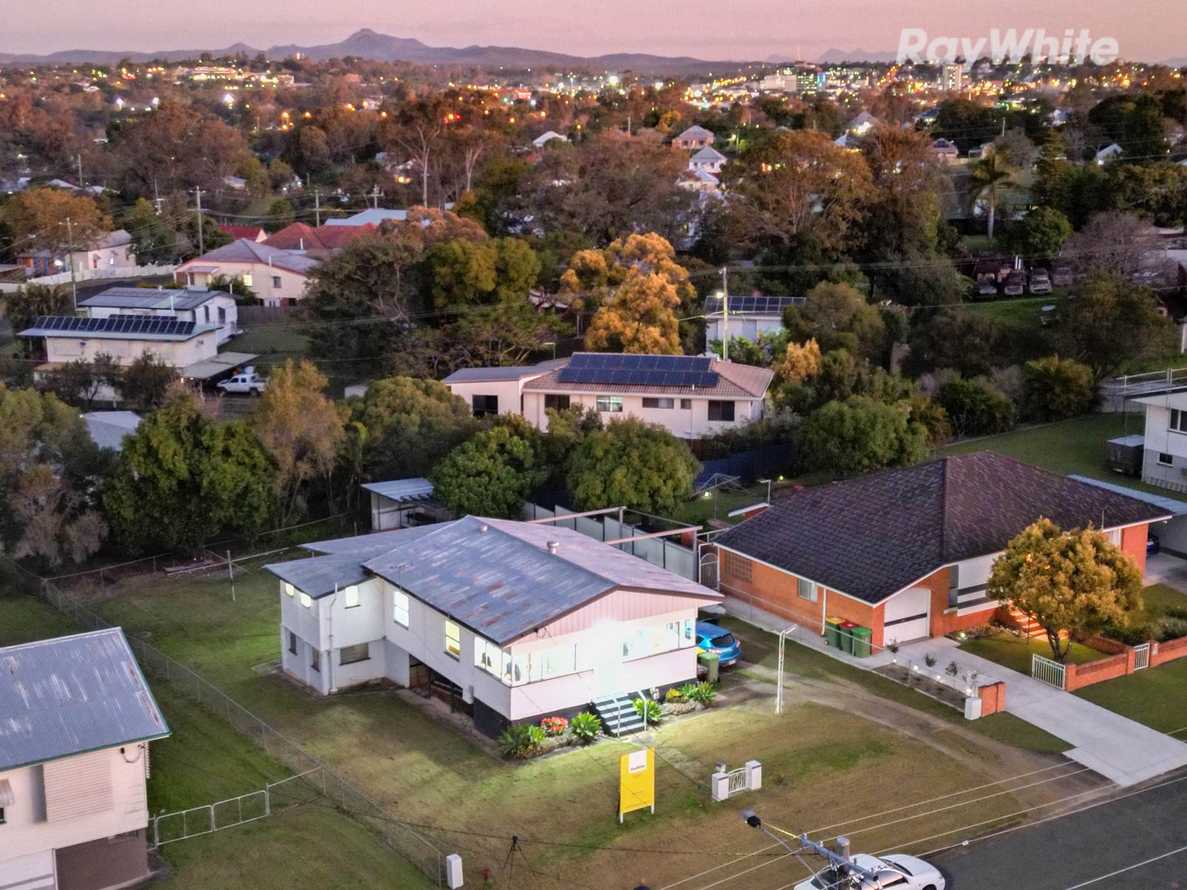 11 Albert Street, North Ipswich QLD 4305, North Ipswich - Thumbnail 2