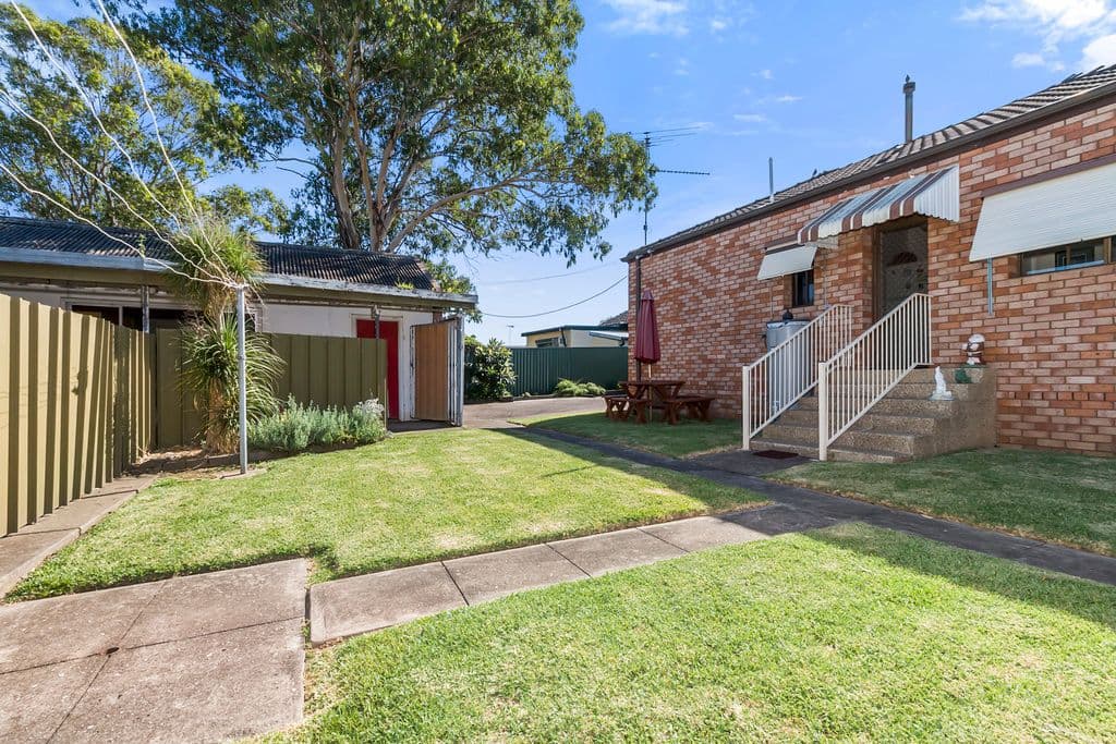 45 Rowe Avenue, Lurnea - Thumbnail 2