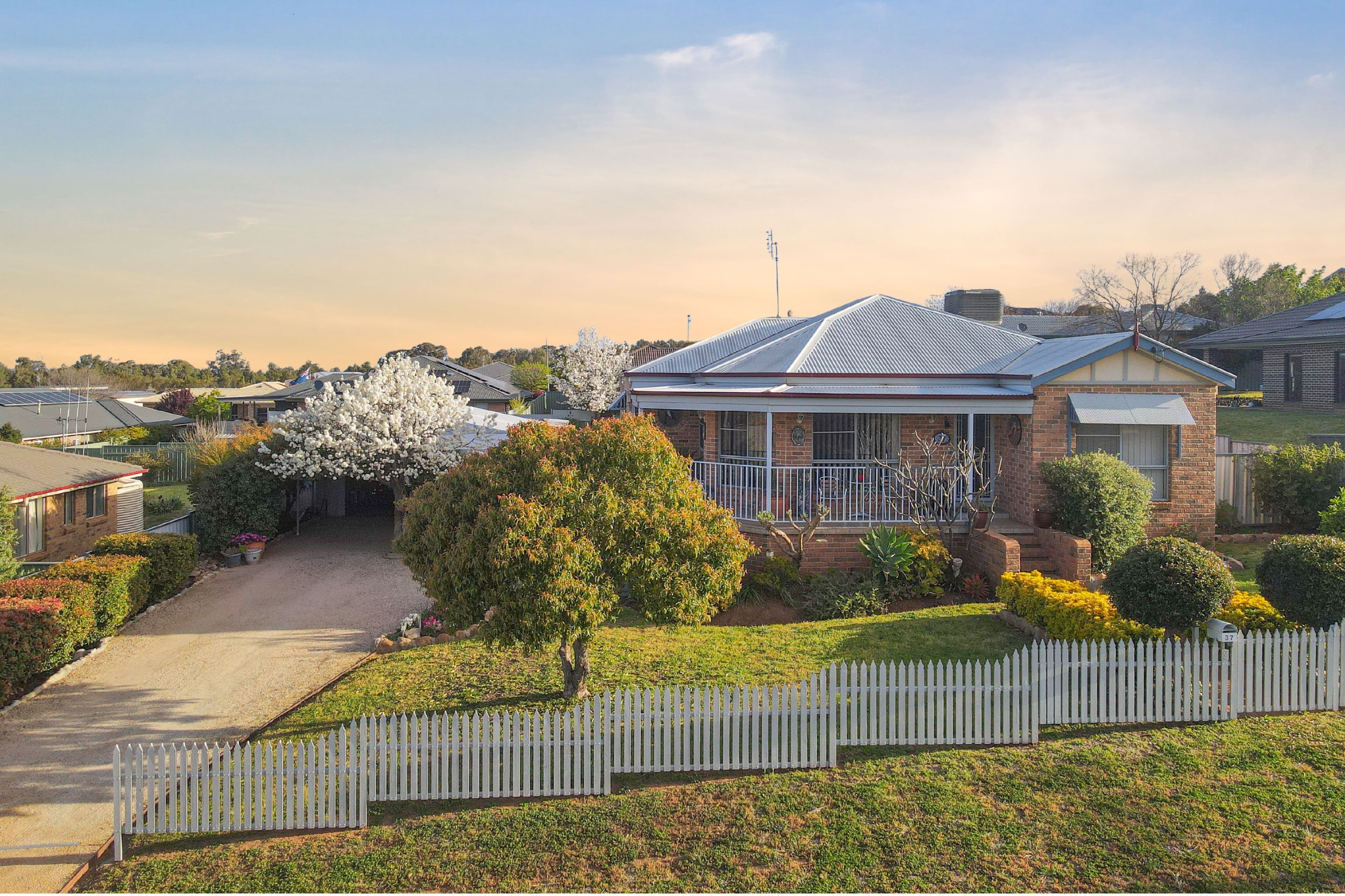 37 Medlyn Street, Parkes NSW 2870, Parkes - Image 1
