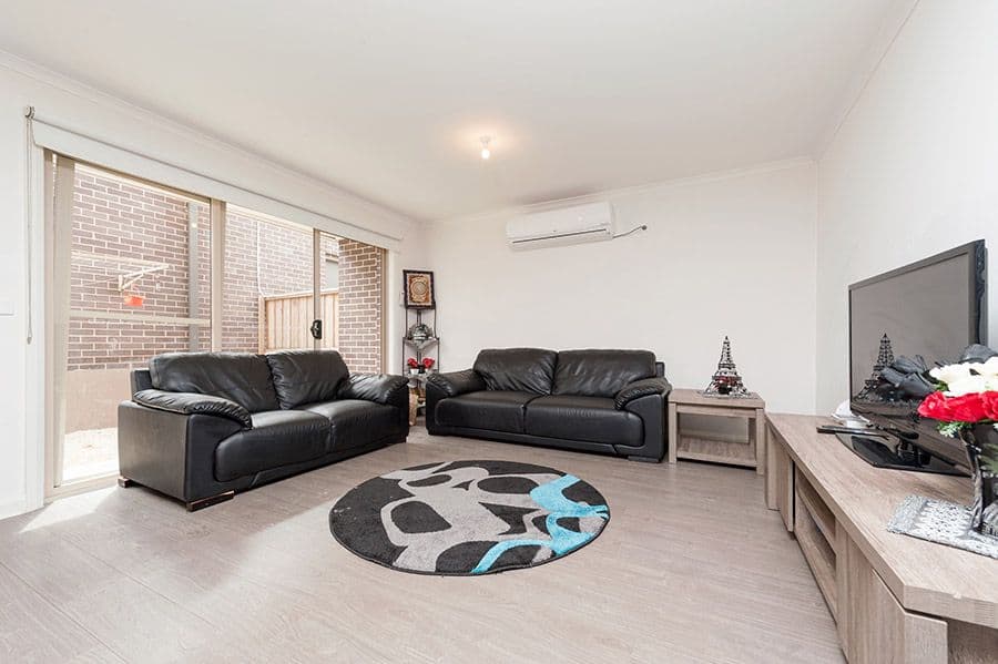 34 Windrock Avenue, Craigieburn VIC 3064, Craigieburn - Thumbnail 2