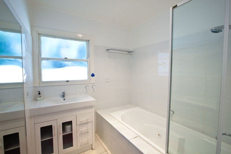 23  Joan Street, BURLEIGH WATERS QLD 4220, Burleigh Waters - Thumbnail 2