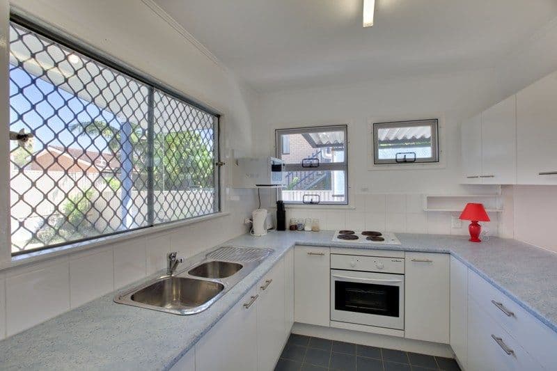 23  Joan Street, BURLEIGH WATERS QLD 4220, Burleigh Waters - Thumbnail 4