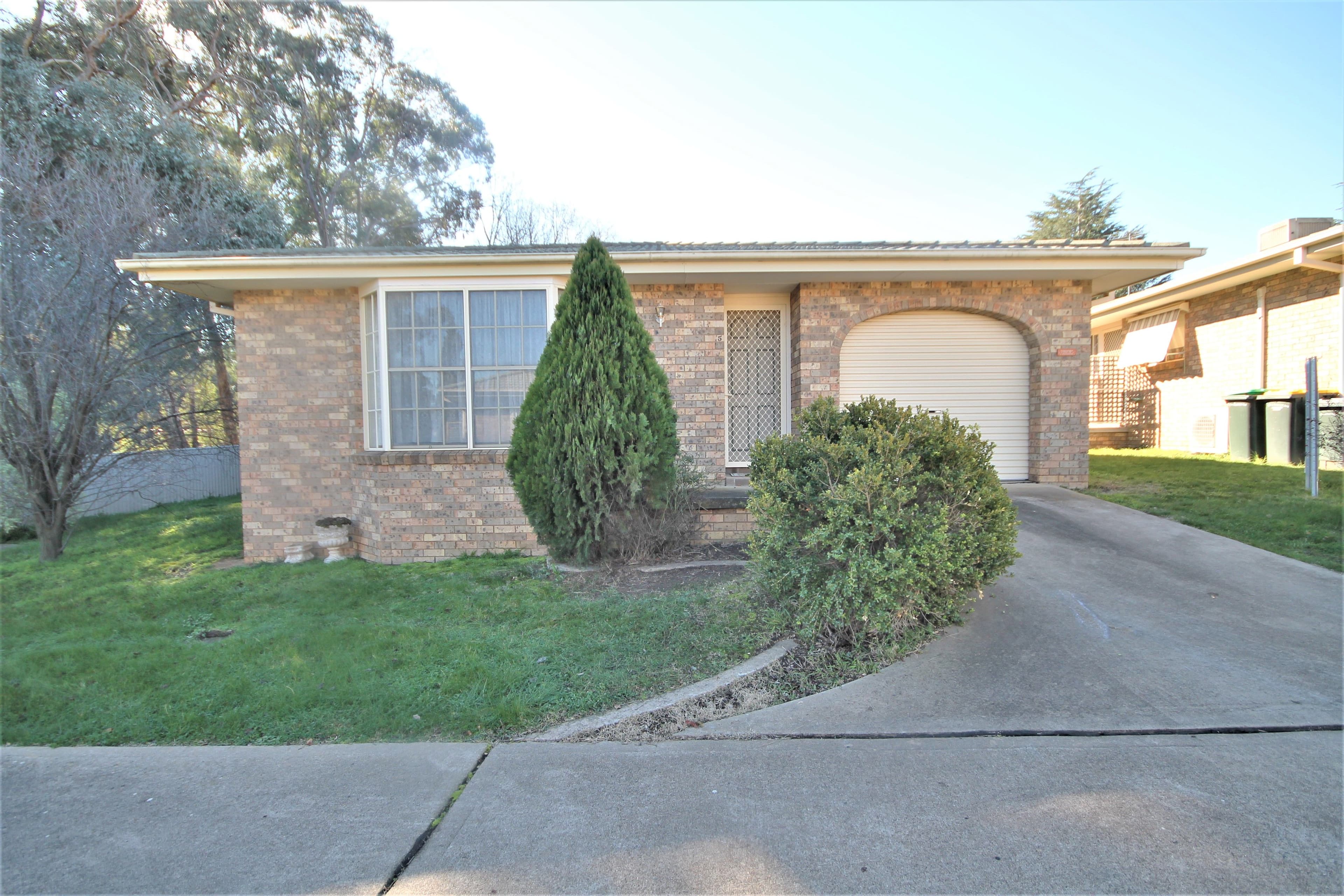 10 Blackett Avenue, Young NSW 2594, Young - Image 1