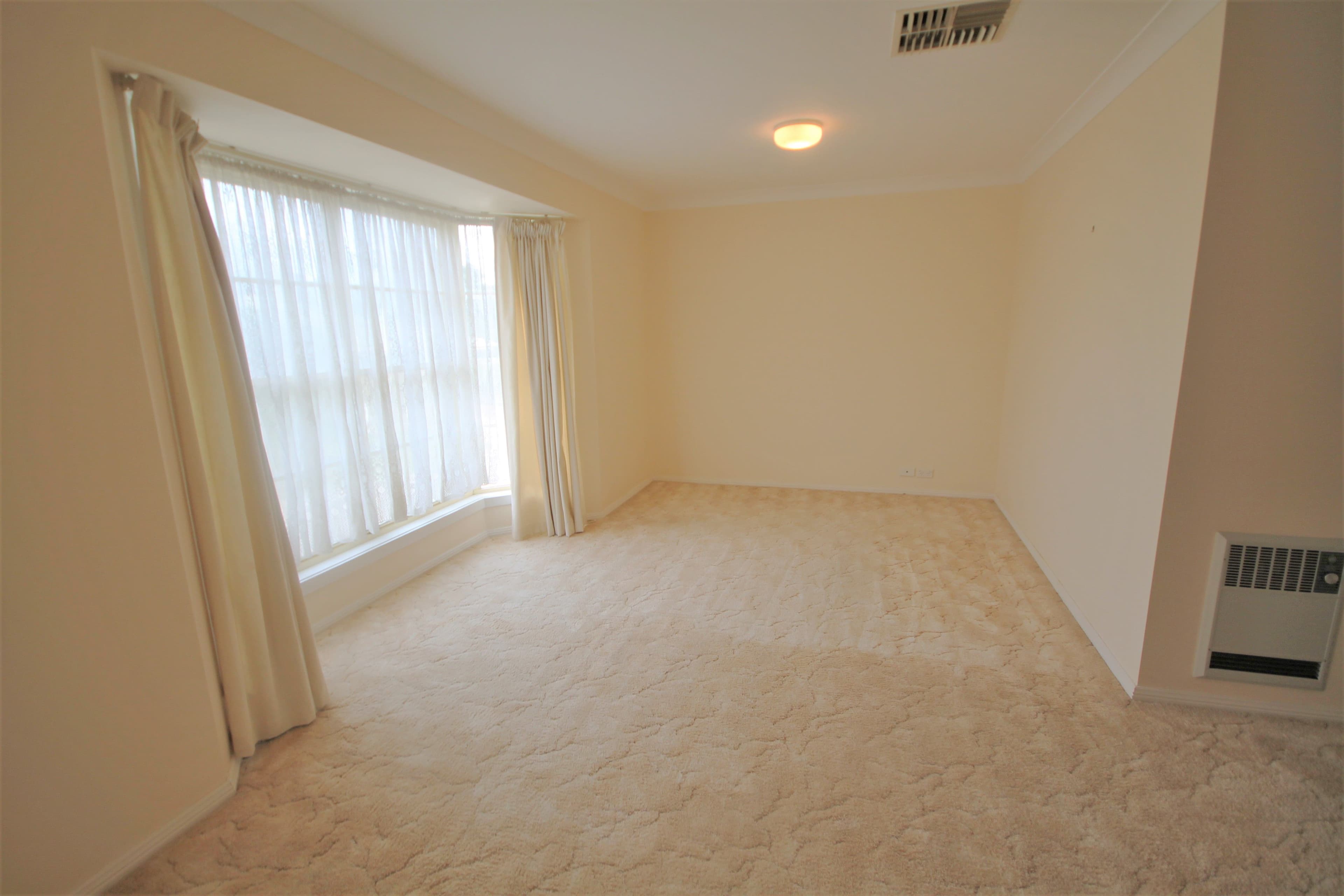 10 Blackett Avenue, Young NSW 2594, Young - Thumbnail 3