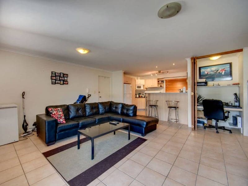48 Lisson Grove, Wooloowin - Thumbnail 2