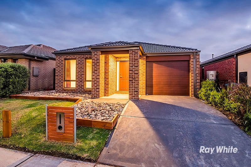 9 Rhinelander Close, Clyde North VIC 3978, Clyde North - Thumbnail 2