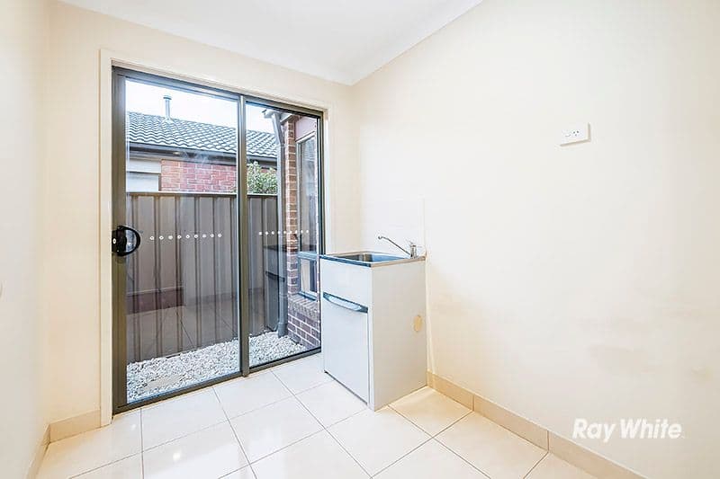 9 Rhinelander Close, Clyde North VIC 3978, Clyde North - Thumbnail 8