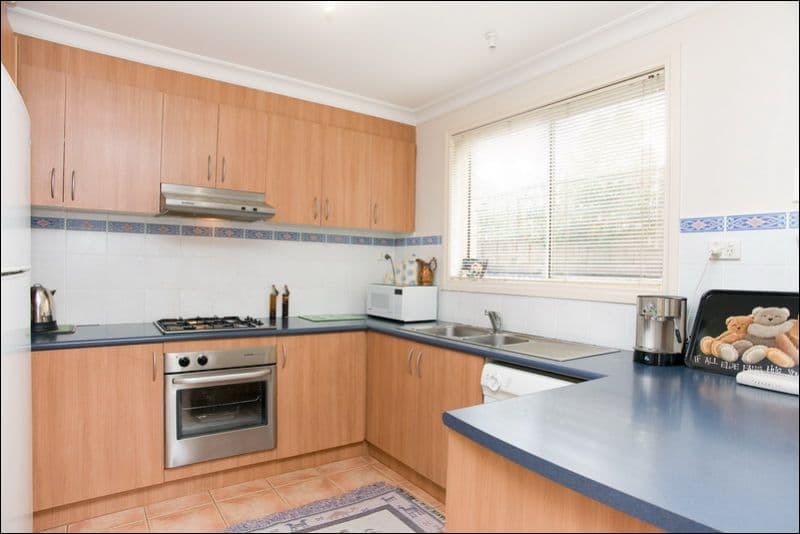 8A Benz Close, MILL PARK VIC 3082, Mill Park - Thumbnail 2