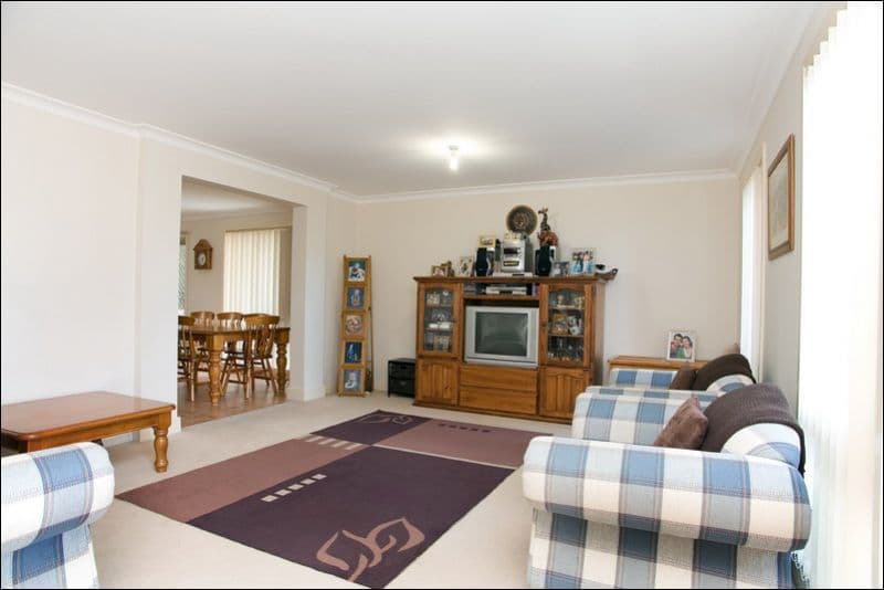 8A Benz Close, MILL PARK VIC 3082, Mill Park - Thumbnail 3