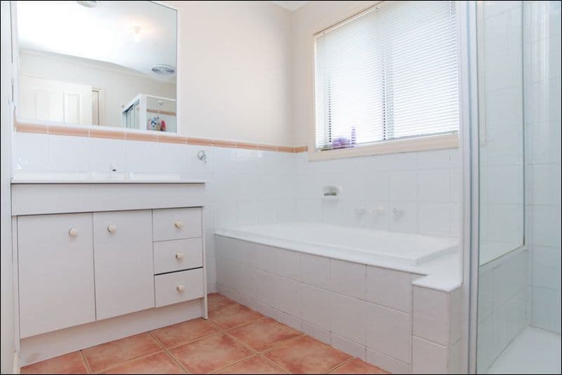 8A Benz Close, MILL PARK VIC 3082, Mill Park - Thumbnail 4