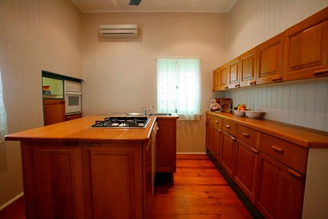 36 Hughes Street, HERMIT PARK QLD 4812, Hermit Park - Thumbnail 4