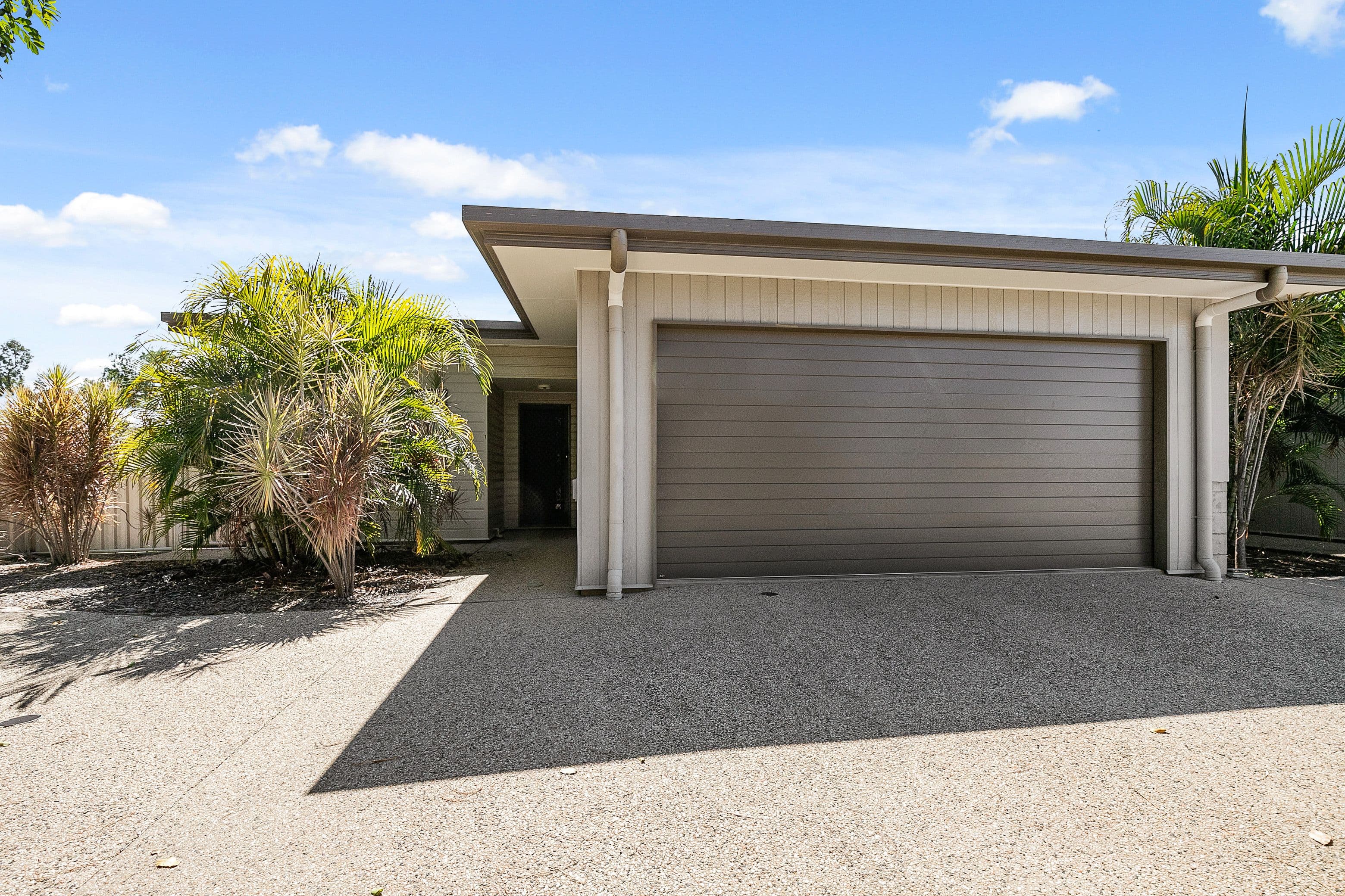 42 Newman Drive, Emerald QLD 4720, Emerald - Thumbnail 2