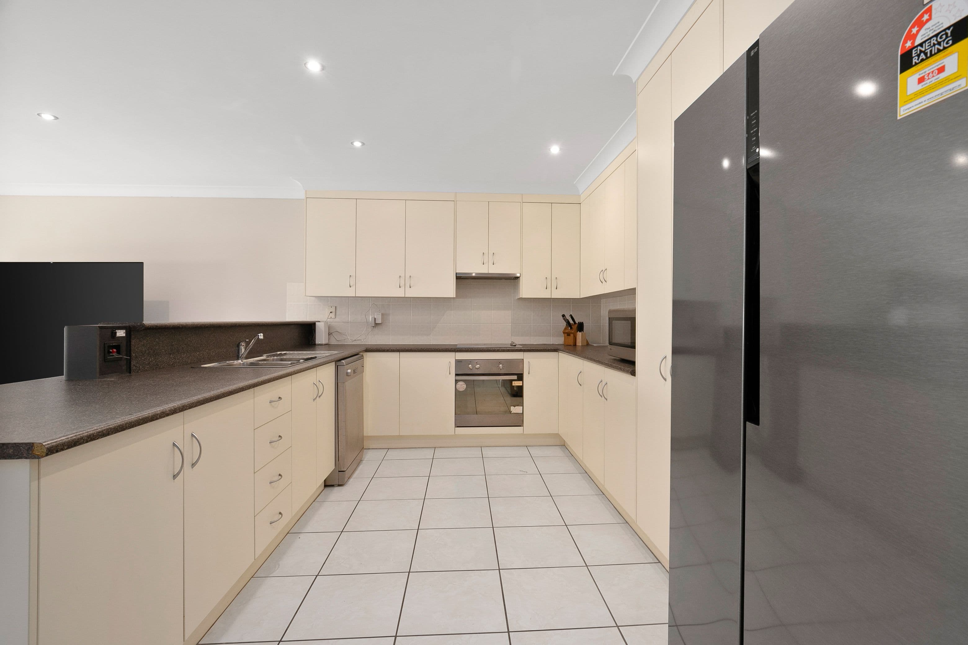 42 Newman Drive, Emerald QLD 4720, Emerald - Thumbnail 3