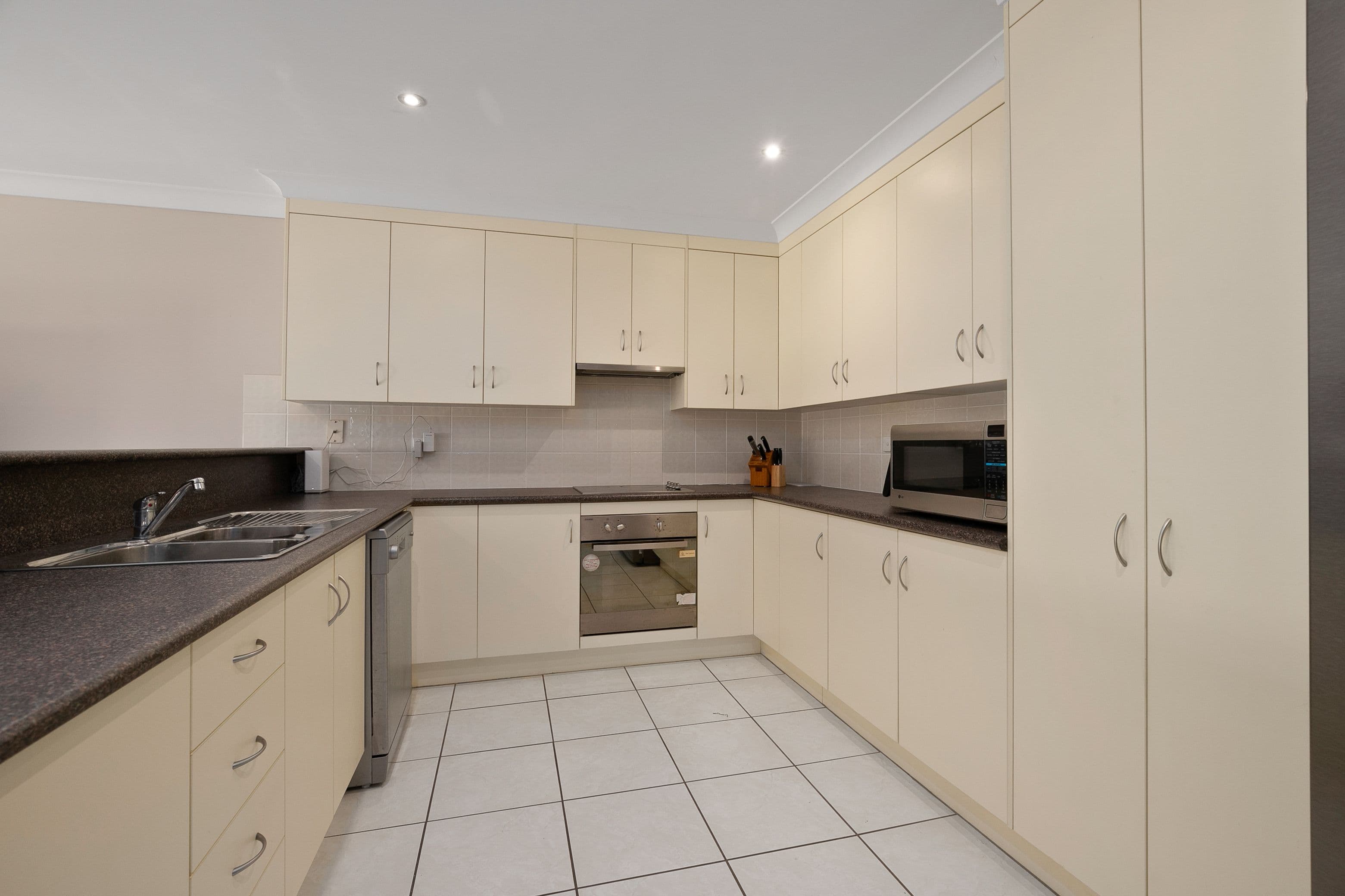 42 Newman Drive, Emerald QLD 4720, Emerald - Thumbnail 4