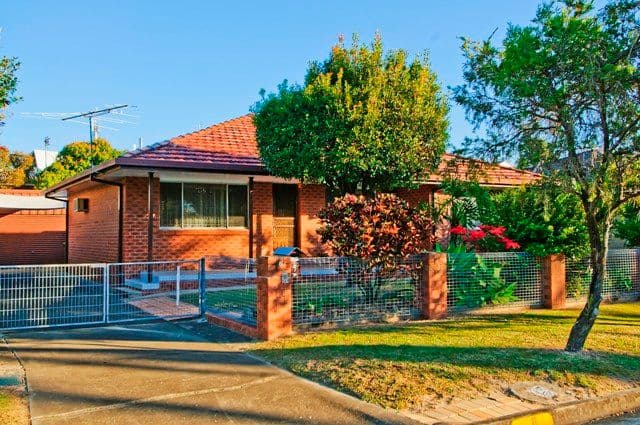 8 Holly Avenue, HOLLYWELL QLD 4216, Hollywell - Thumbnail 2