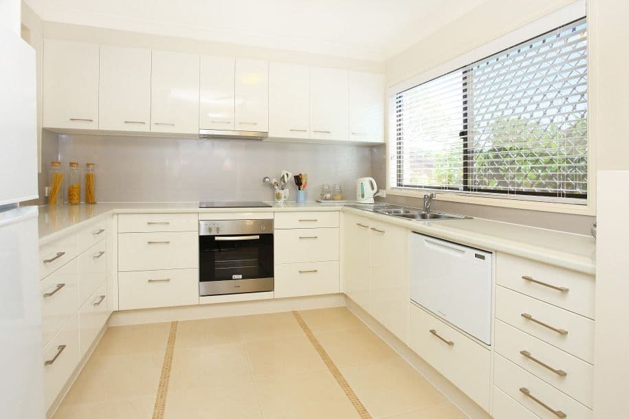 1 /172 Barrier Reef Drive, MERMAID WATERS QLD 4218, Mermaid Waters - Thumbnail 2