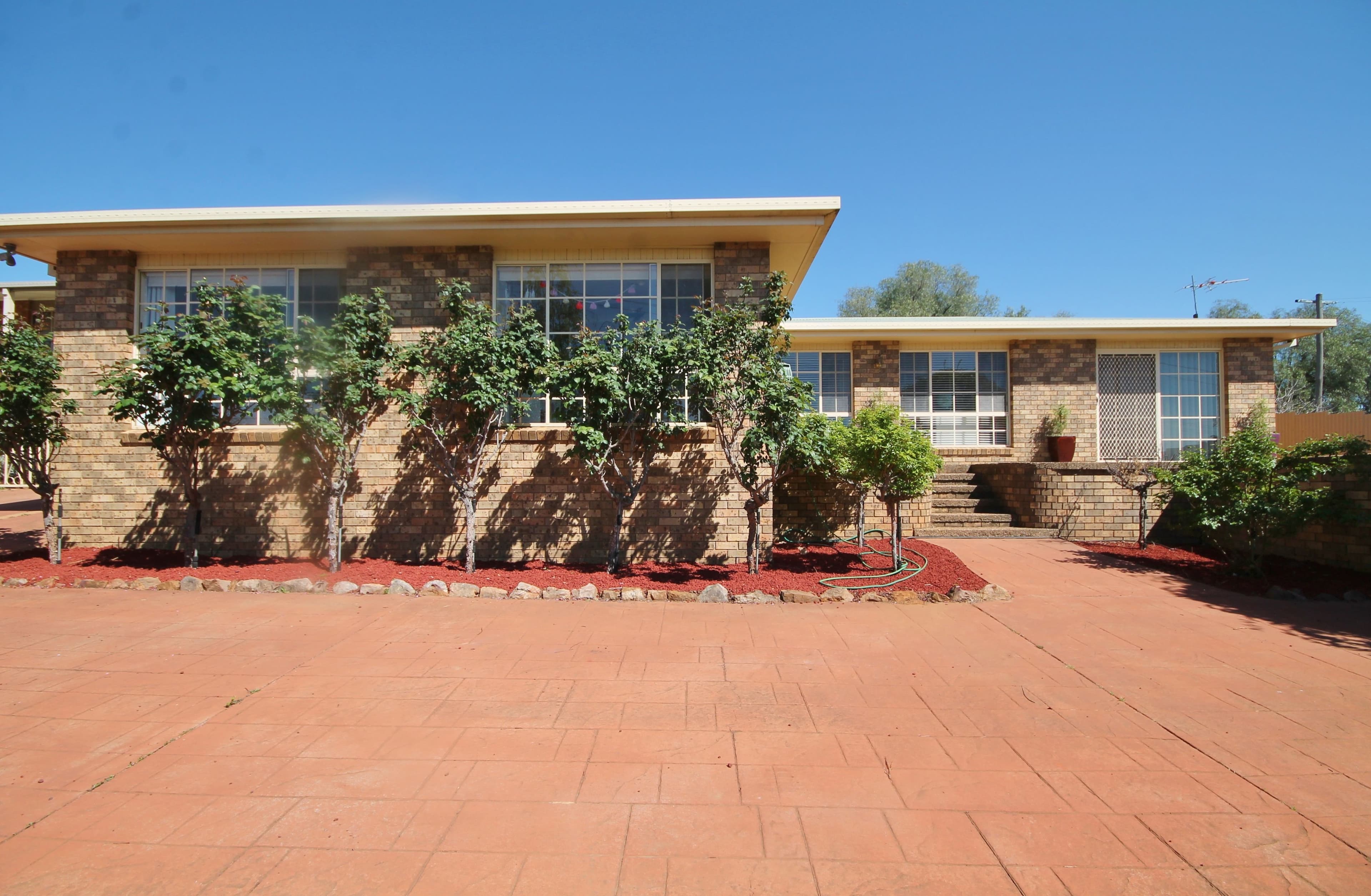 77 Binalong Street, Young - Image 1
