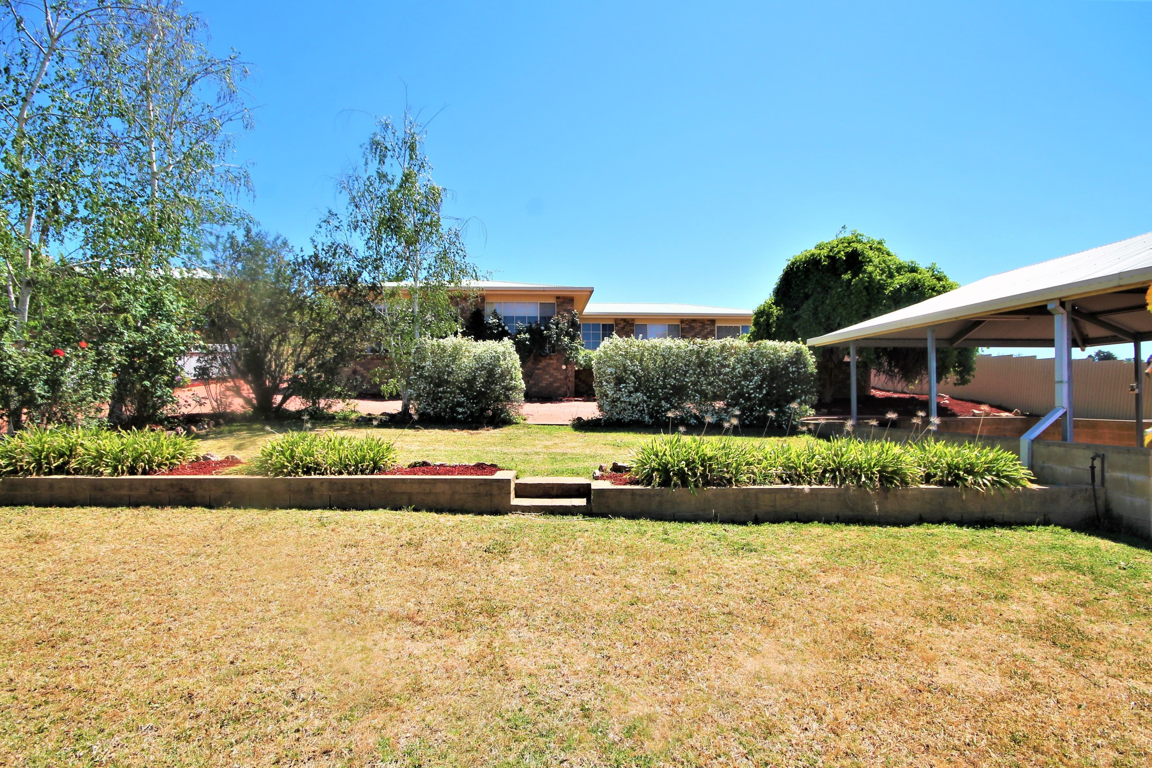 77 Binalong Street, Young - Thumbnail 2