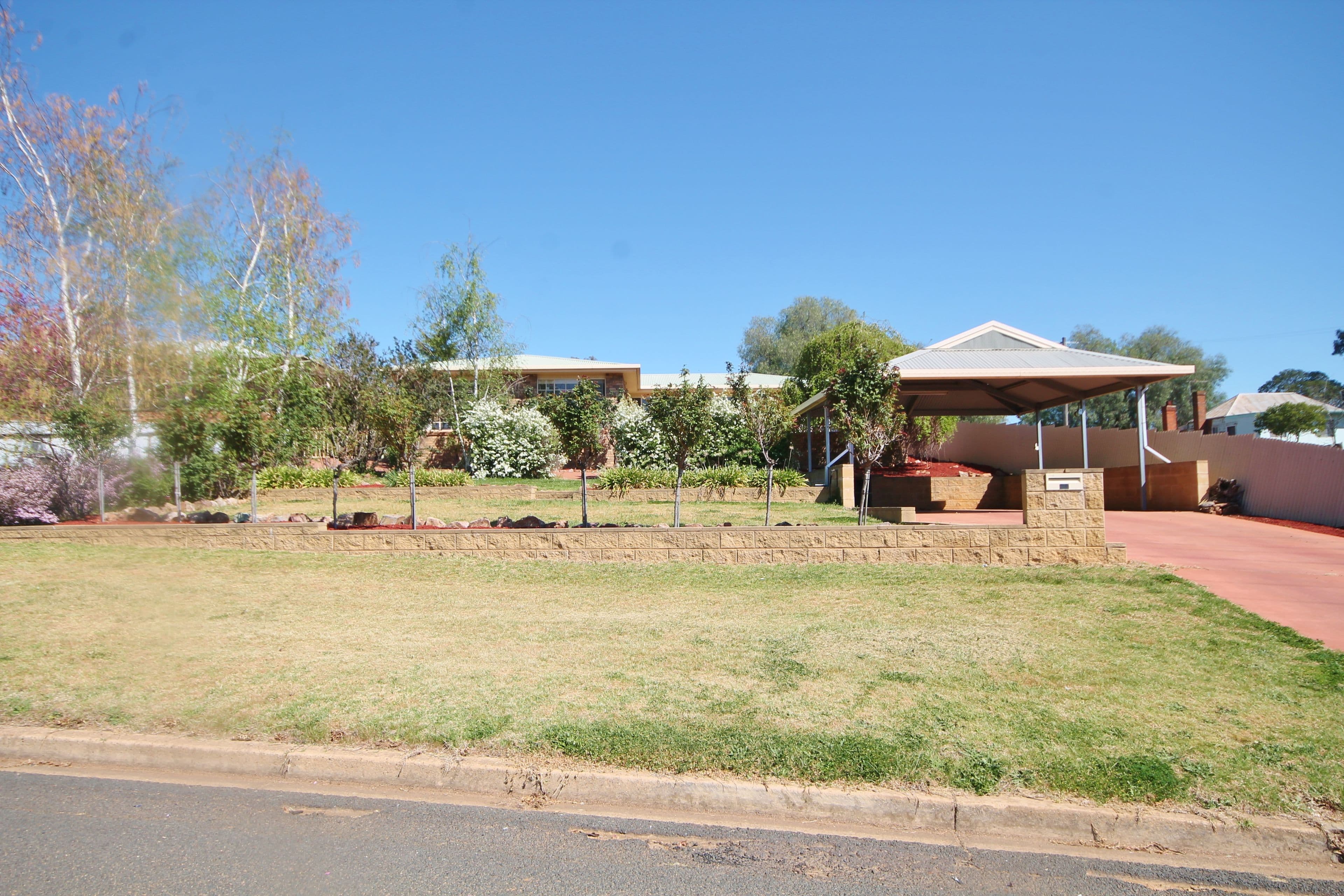 77 Binalong Street, Young - Thumbnail 3