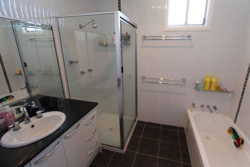 20 Deverell Street, CHARLEVILLE QLD 4470, Charleville - Thumbnail 4