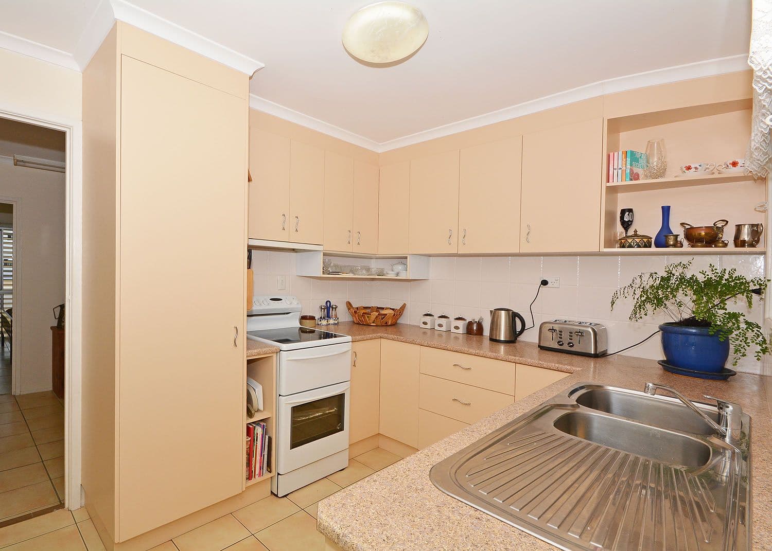 6 Gibbs Street, Urangan QLD 4655, Urangan - Thumbnail 3