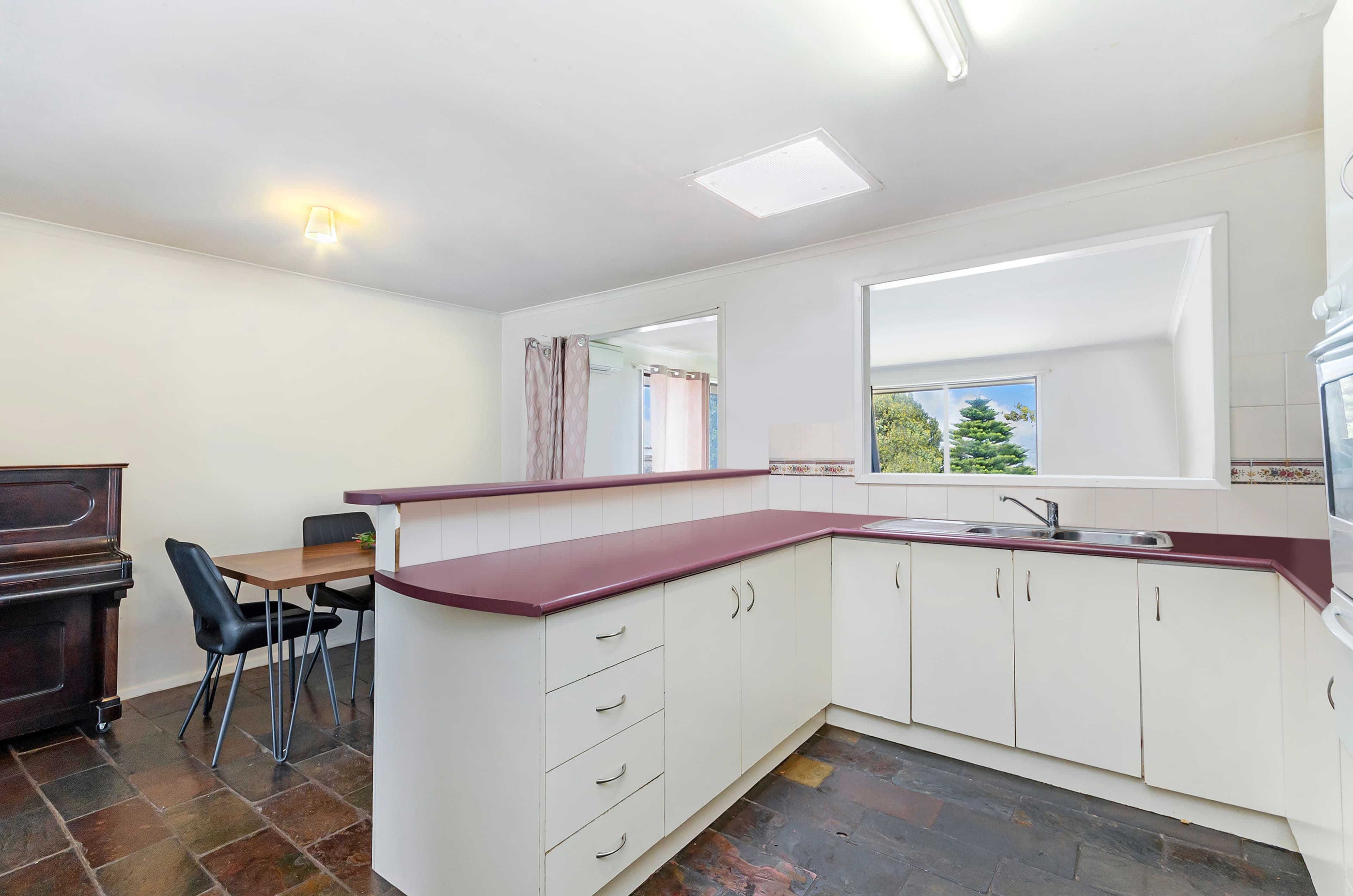 21 Granter Street, Warrnambool VIC 3280, Warrnambool - Thumbnail 3