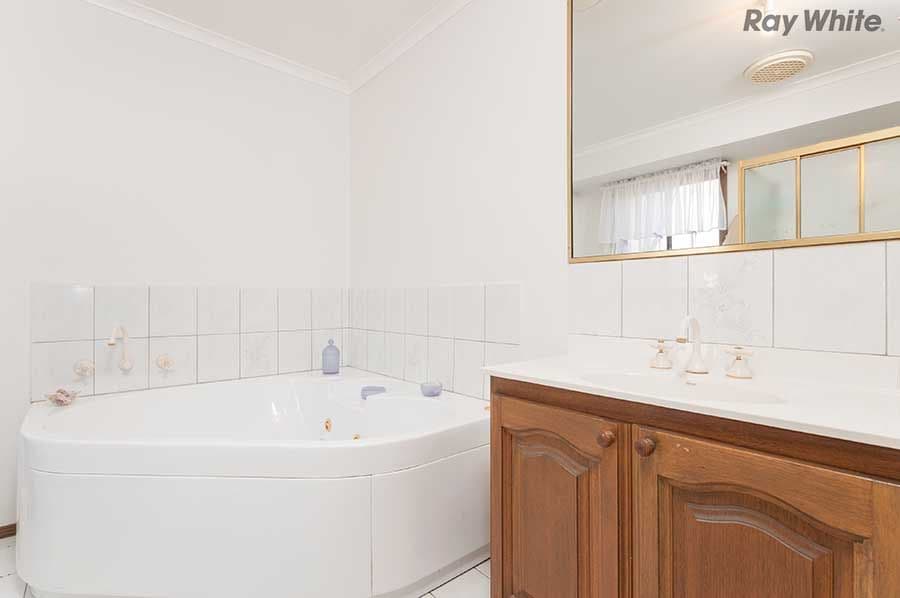 11 Chicquita Close, KEILOR DOWNS VIC 3038, Keilor Downs - Thumbnail 5