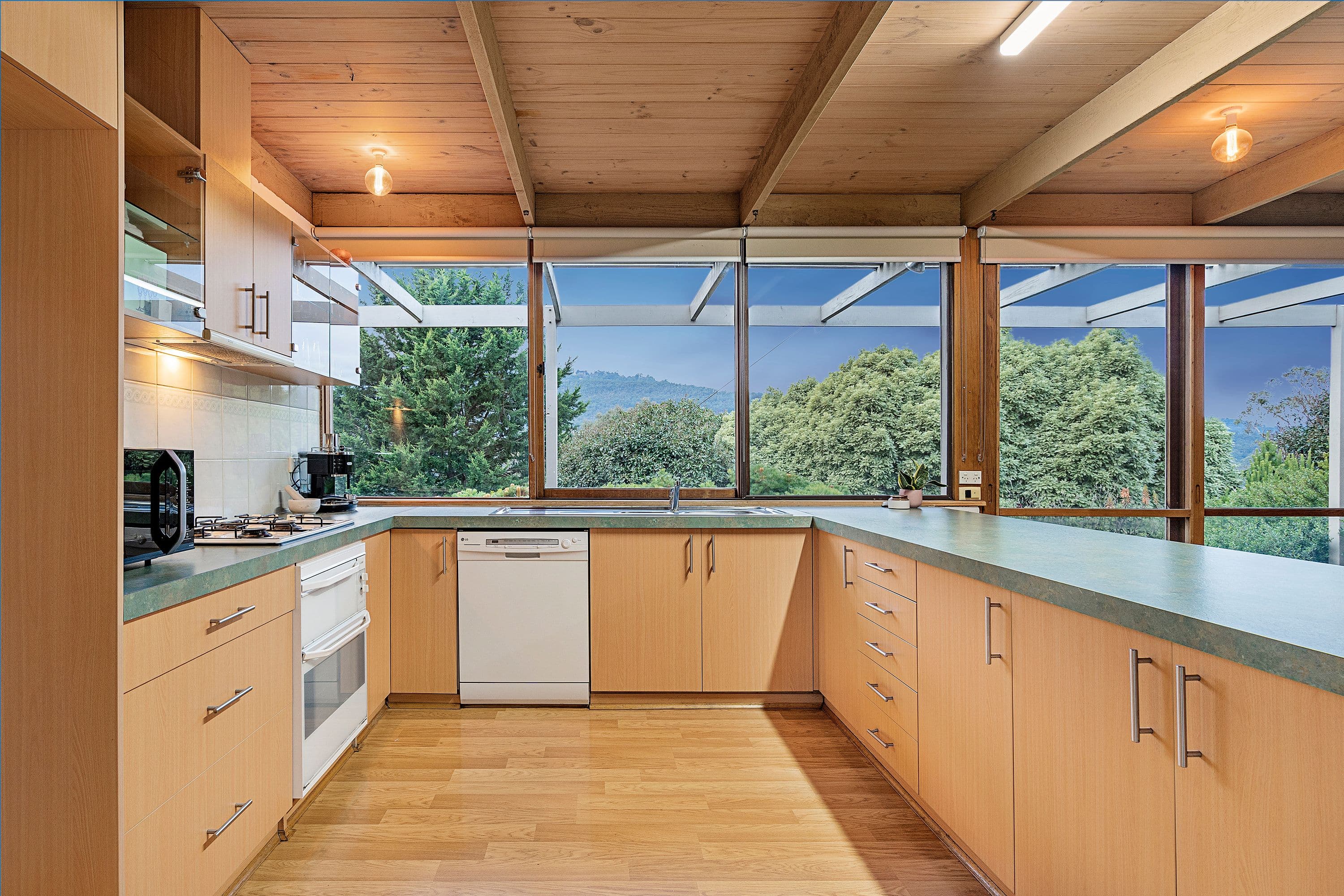 13 Grandview Crescent, Upper Ferntree Gully VIC 3156, Upper Ferntree Gully - Thumbnail 3