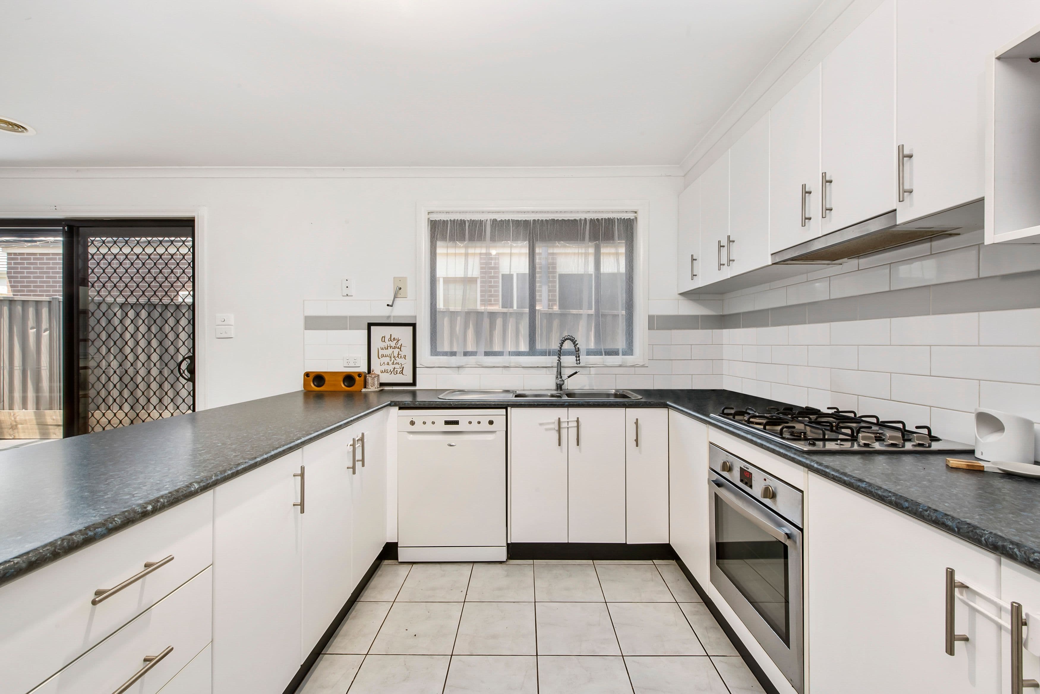 6 Durrol Way, Caroline Springs VIC 3023, Caroline Springs - Thumbnail 4